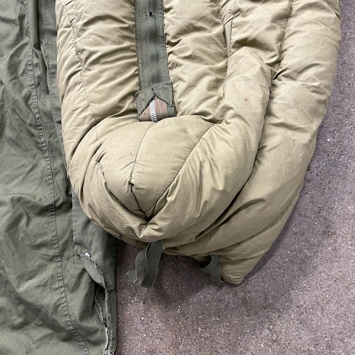 Vintage US Military M-1945 Mountain Regular Sleeping Bag Vintage US Military M-1945 Mountain Regular Sleeping Bag