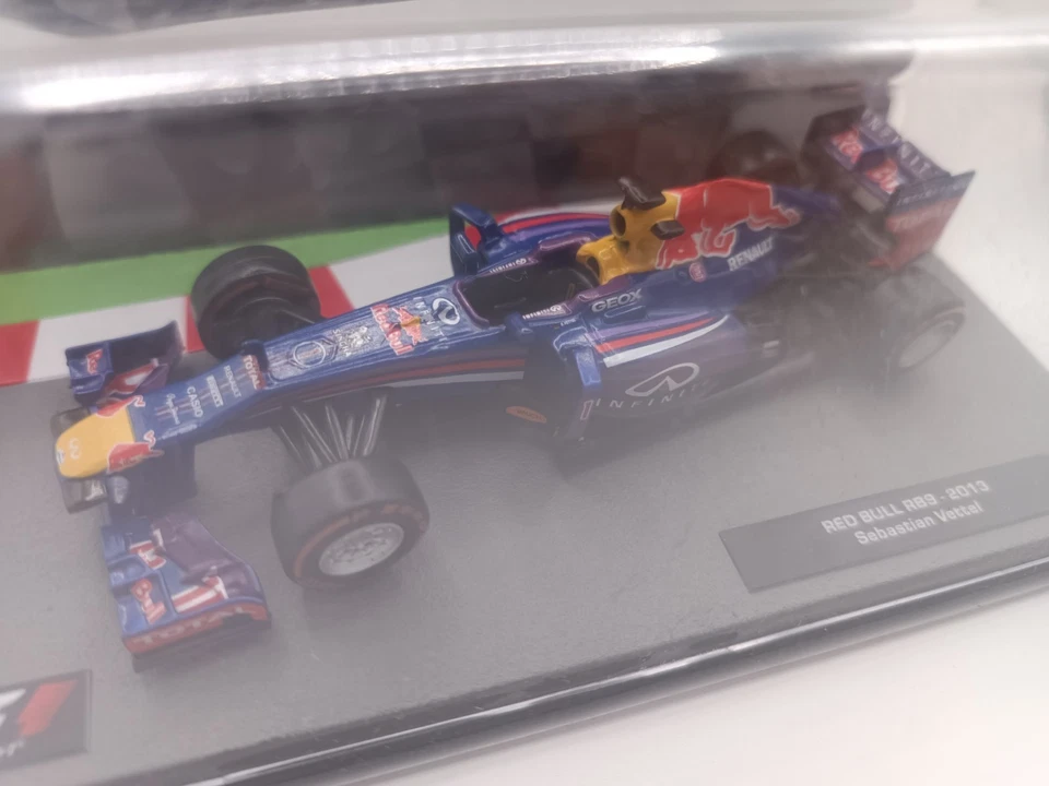 FORMULA 1 SEBASTIAN VETTEL RED BULL RB9 2013. SCALA 1:43 - Immagine 4 di 4