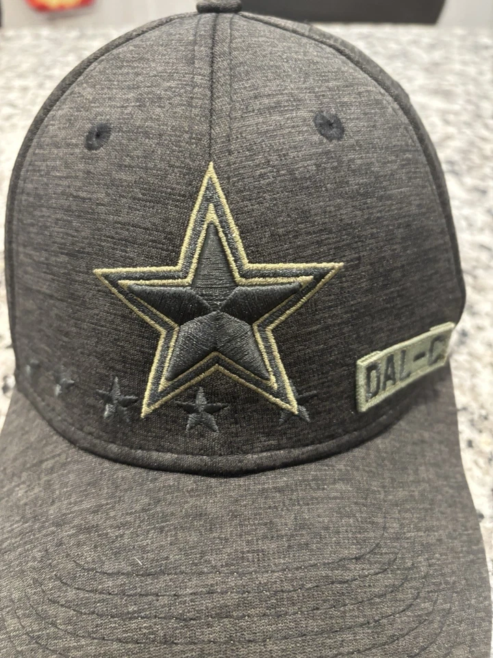 Gorra ajustada de los Dallas Cowboys para hombre pequeña/mediana servicio de saludo New Era Foto 2 de 4