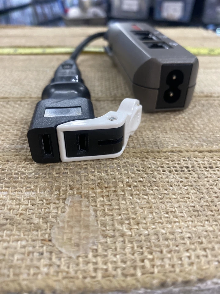 Vintage APC MOBILE SURGE PROTECTOR - Image 2 of 4