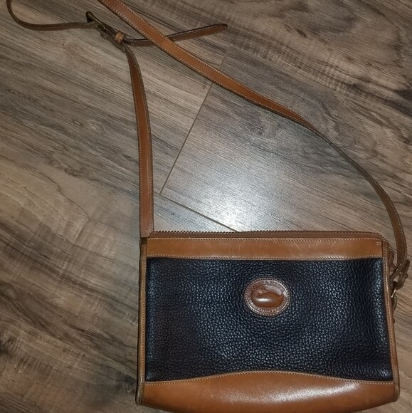 Classic Vintage Dooney and Bourke Crossbody Gem