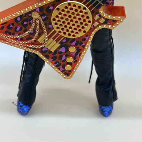 LOL Surprise OMG Music Remix Rock Ferocious Doll With Guitar Belt Outfit Shoes - Picture 11 of 24