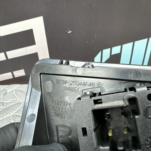 OEM 2011-2016 Ford F250 F350 AC 110V 150W PLUG POWER OUTLET - Picture 7 of 7
