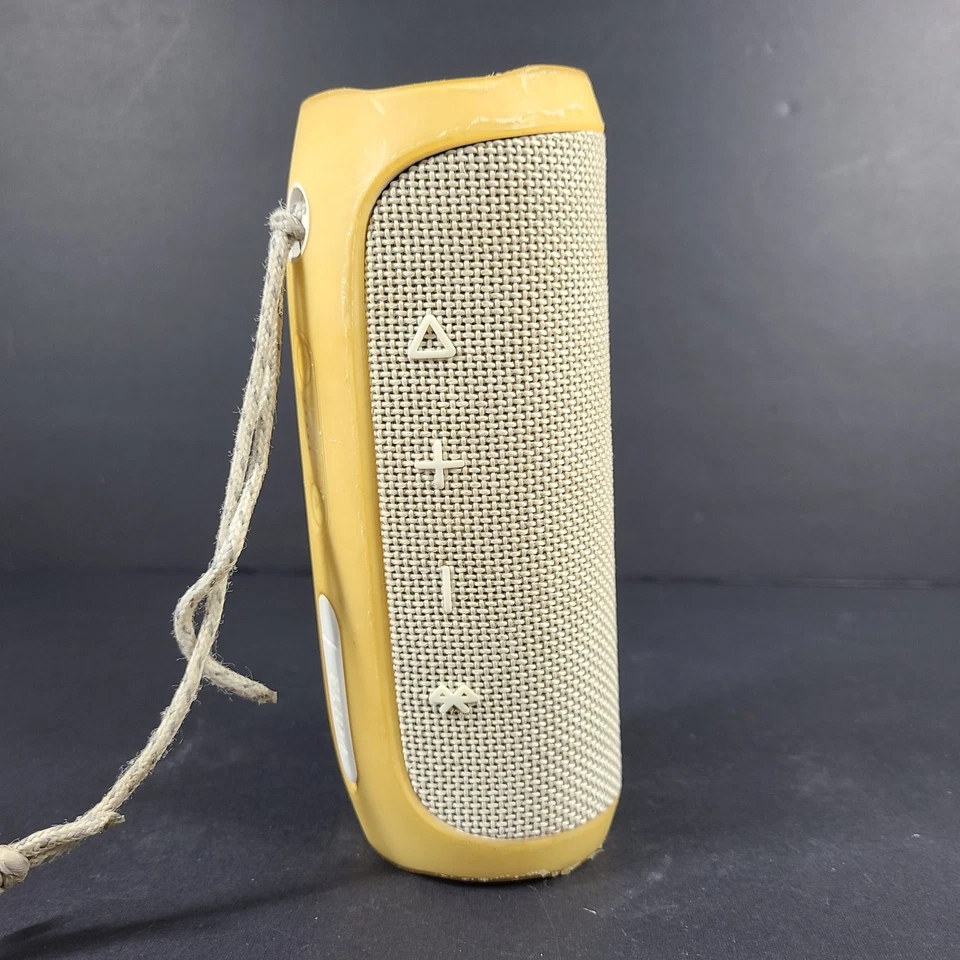 Altavoz inalámbrico portátil JBL Flip 4 impermeable Bluetooth - blanco/amarillo Foto 4 de 4