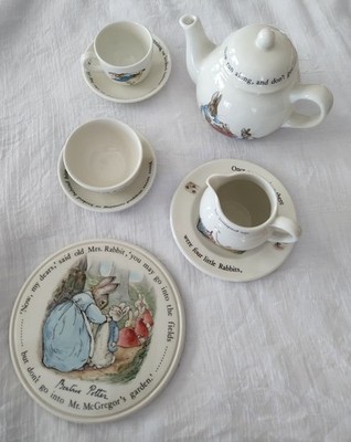 Beatrix Potter / Peter Rabbit Tea Set, 9 pieces incl. wall plaque