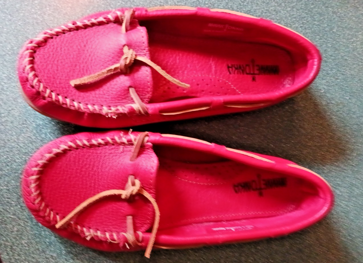 SAOLA Minnetonka Mocassino Donna Ciabatta Barca Rosso US 7 Ex. Cond. Suola in gomma