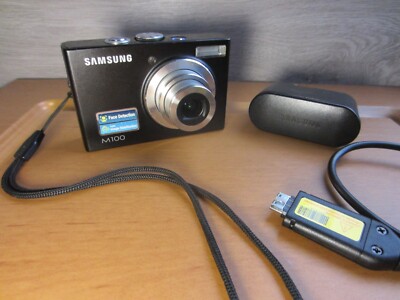 Samsung M100 Digital Camera 8.2MP Black Charger Memory card Works