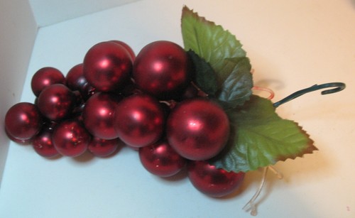 Vintage Lot of 2 Red Grape Cluster Mercury Glass Ornaments - Picture 6 of 8