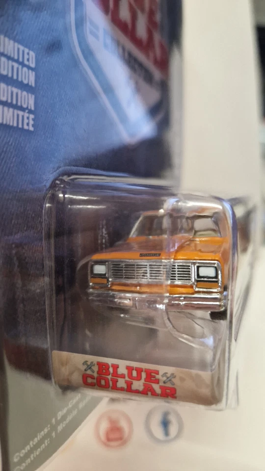 Greenlight Blue Collar Collection Series 13 1982 Dodge Ram D-250 Pickup  (NG17) - Photo 3/4
