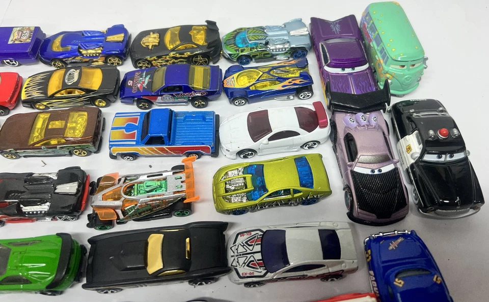 LOT OF 62 HOT WHEELS,MATCHBOX, DISNEY CARS - Image 3 of 4