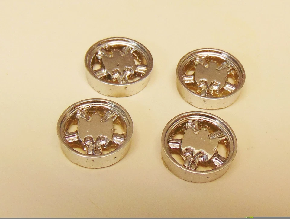 Batimóvil Aurora Escala 1:32 Cromo Plato Profundo Radar Llantas con Radios Abiertos Foto 2 de 2