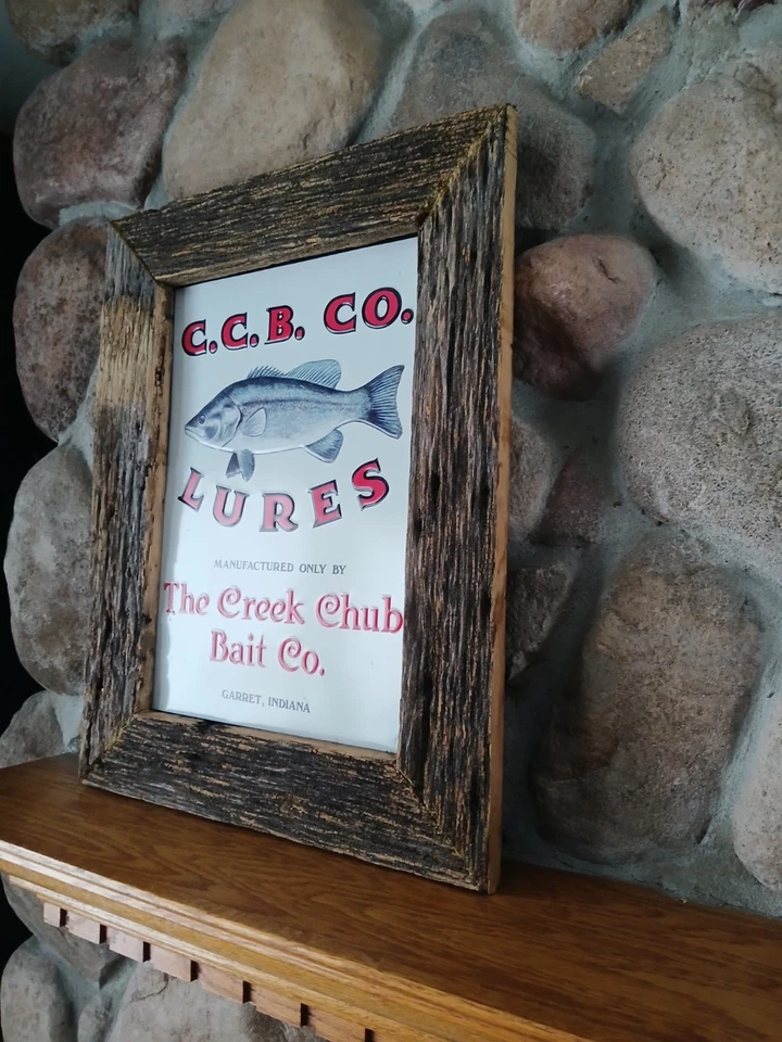 Letrero de metal prensado de señuelo de pesca Creek Chub Bait enmarcado en madera de granero 1991 15x19" Foto 2 de 4