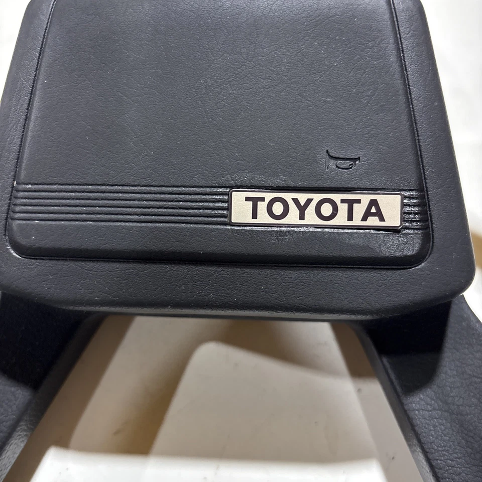 1980-1990 Toyota pickup steering wheel w/horn pad (OEM) Celica, Van - Image 4 of 4