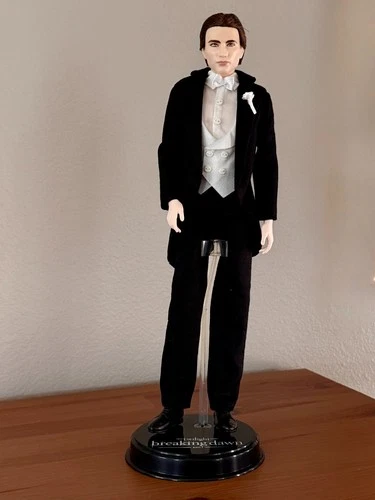 Barbie Twilight Saga Breaking Dawn Part 1 Edward Wedding Doll - T7653