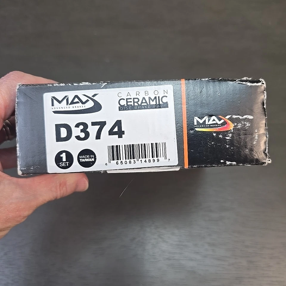 Juego de pastillas de freno delanteras de cerámica de carbono MAX D374 para camioneta SUV Chevy GMC Isuzu Foto 2 de 4