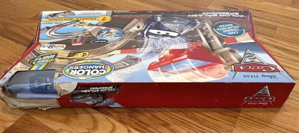 Nuevo en caja Pixar Cars 2 colores Splash Speedway cambiadores de color Toys R Us exclusivo 2010 Foto 4 de 4