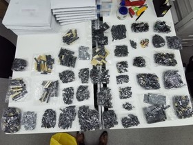 Unopened inside bag LEGO LEGO 10181 Eiffel Tower 1/300 size