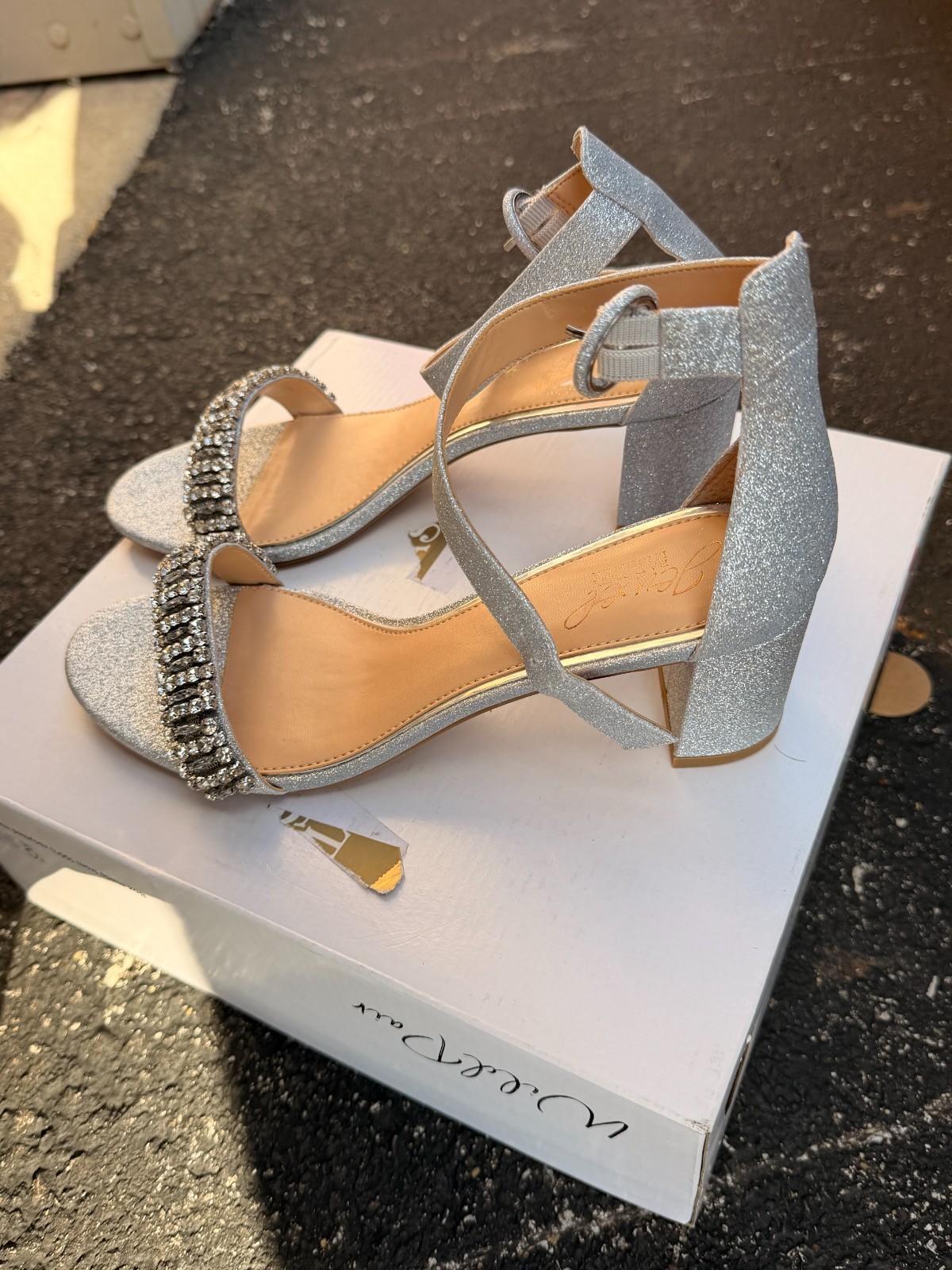 Jewel Badgley Mischka Chunky Silver Glitter Heels Women's Size 8.5