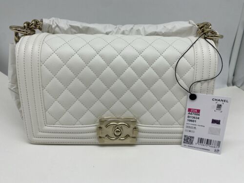 CHANEL BOY QUILTED HANDBAG. GRAINED WHITE CALFSKIN & GOLD-TONE METAL. # A67086