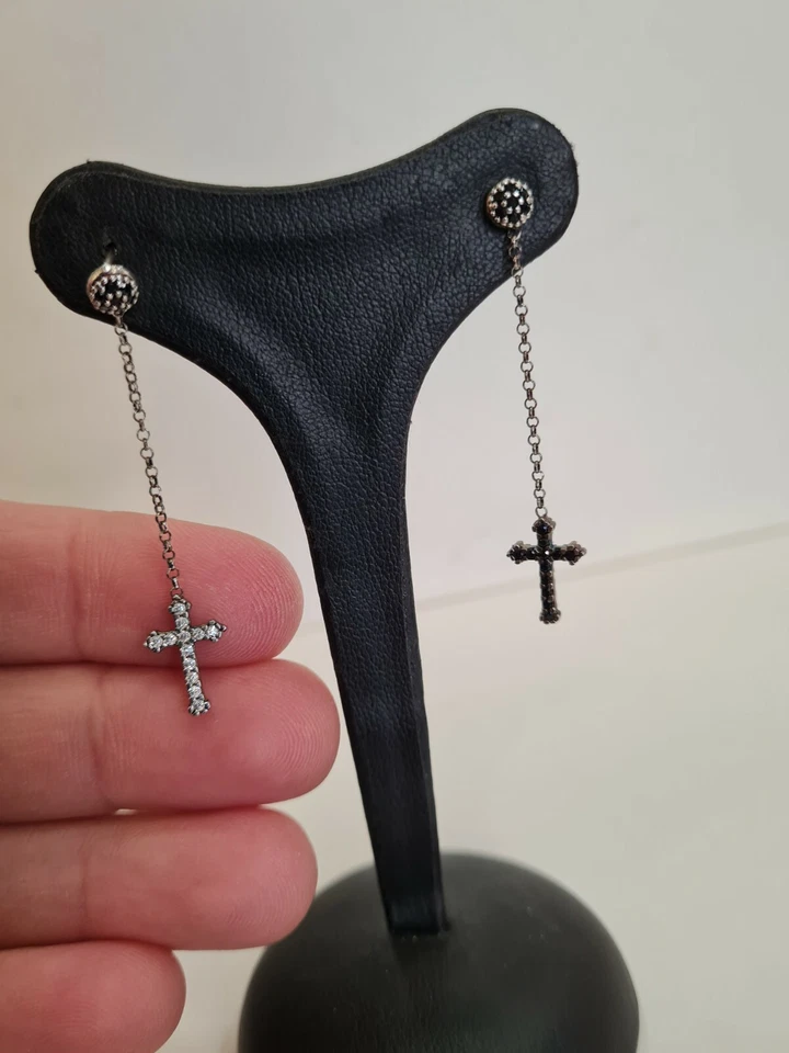 Orecchini Marcello Pane pendenti con croce zirconata nera e bianca Argento925 - Immagine 3 di 4