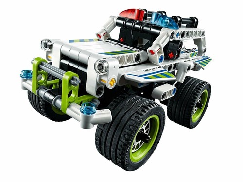 LEGO TECHNIC: Police Interceptor (42047) - Picture 2 of 3
