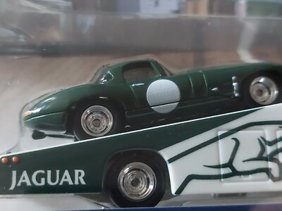 Hot Wheels Team Transport 1/64 - Camion Avec Jaguar Lightweight E-Type #14 (2019), Vert