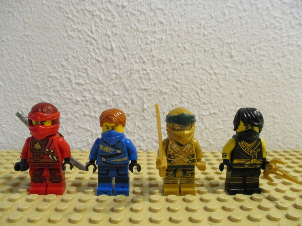 フィギュア、 D2-2/11) Lego Ninjago 4 Figures Kai Lloyd Jay Cole