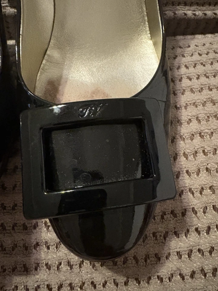 Zapatos de salón Rogers Vivier de charol negro talla 10 con lazo Foto 3 de 4