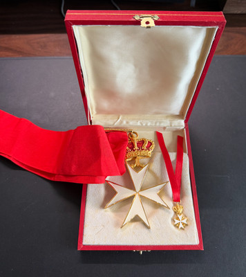 Malta Order of St John of Jerusalem Medal with Case with Smaller Medal