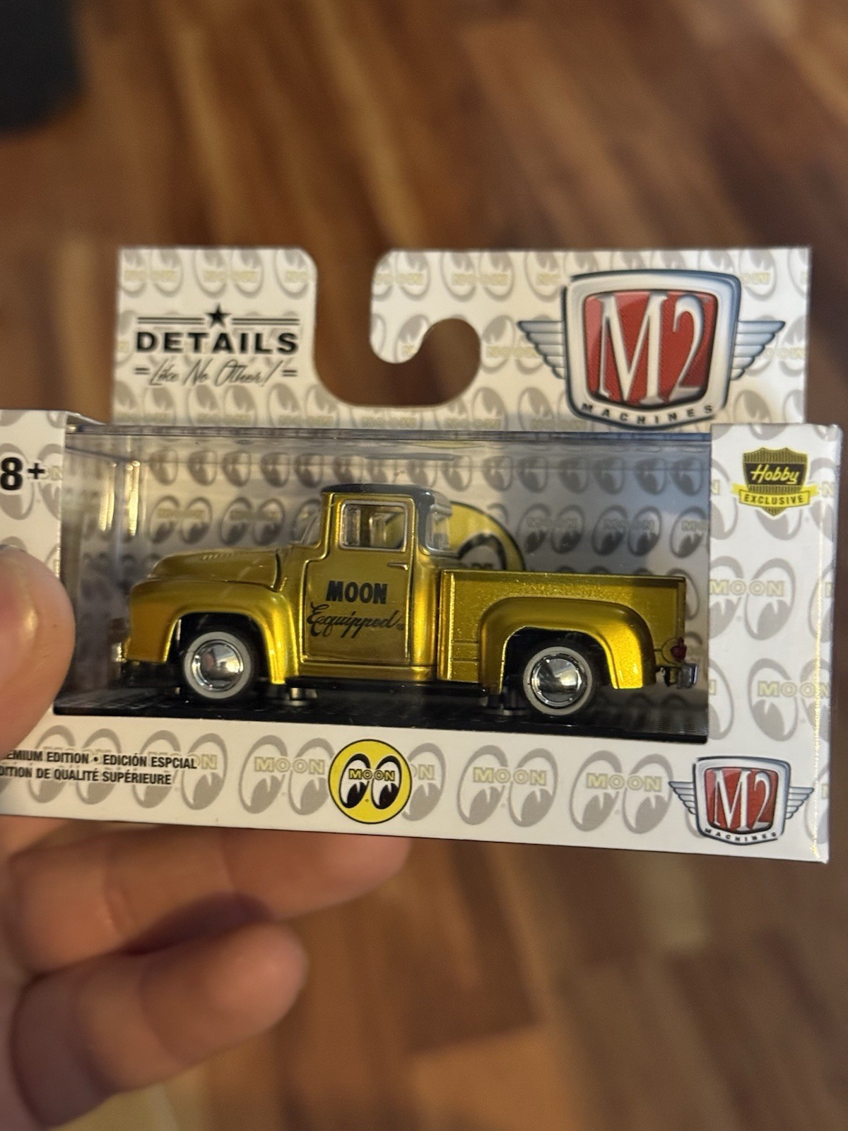 BRAND NEW FULLY COMPLETE W/ DISPLAY SLEEVE M2 MOON-EYES LIQUID GOLD! SET OF 6!