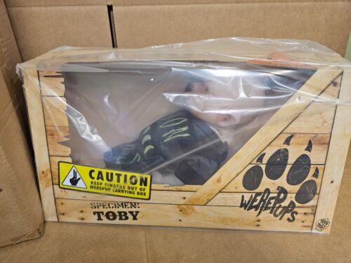 EN MANO LISTO PARA ENVIAR Trick or Treat Studios Hombre Cachorro Toby Prop Hombre Lobo - Imagen 2 de 7