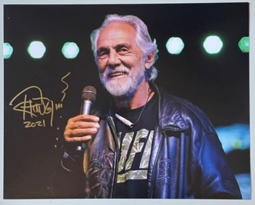 TOMMY CHONG, 100% AUTHENTIC AUTOGRAPHED 8" x 10" PHOTO, ACTOR & COMEDIAN !