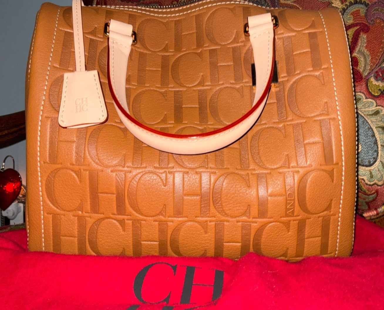 Bolso Carolina Herrera Andy 7 medio cerrado. Reg. Precio 1300,00