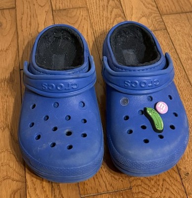 Junior Size 2 Crocs. Fleece Lined-blue