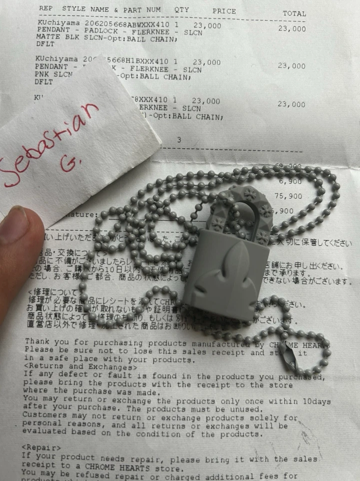 Autêntico Colar Cadeado Cromado Corações Cinza Silicromo Silicone Joelho Flerknee - Imagem 2 de 4