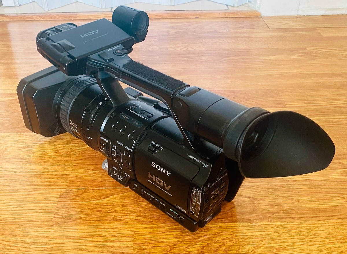 Sony HVR-Z1J Professional 1/3-inch 3-CCD HDV Video Camcorder