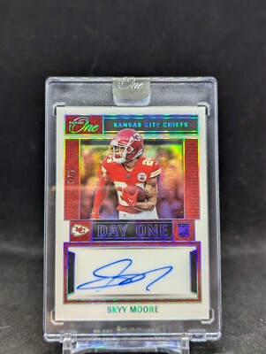 2023 Panini One Skyy Moore /5