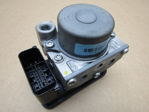 Honda VFR 800 F-H 2017 13,097 miles ABS pump control module (14362) - Picture 3 of 8
