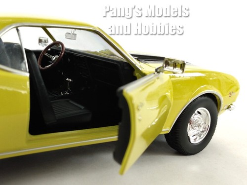 1968 Chevy Camaro Z28 - WITH BOX - 1/24 Diecast Model by Welly - YELLOW - Picture 10 of 14