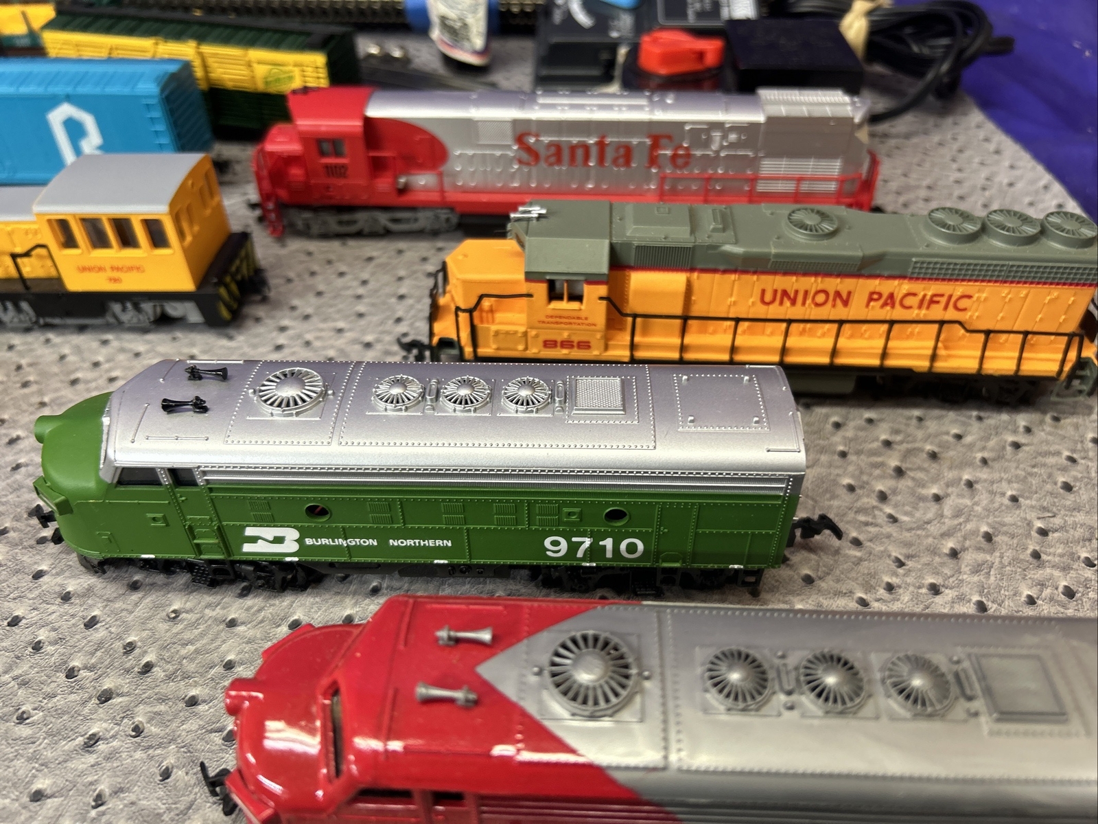 Vintage HO Scale Train Accessories Lot Cars, Engines, Track BACHMANN