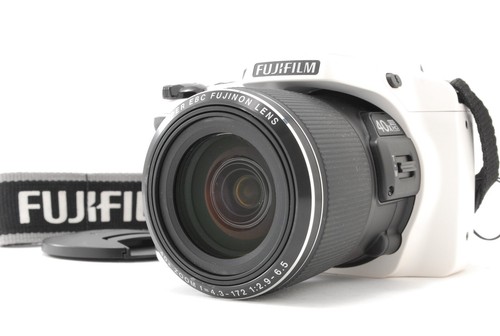 Near Mint Fujifilm Fine Pix S8200 16.2MP Digital Camera White w/Strap from Japan