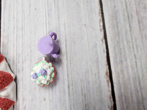 Tomy Kidsview TBG Tea Bunnies Baby Lilac Cuddles Strawberry Cupcake Complete - Picture 5 of 10