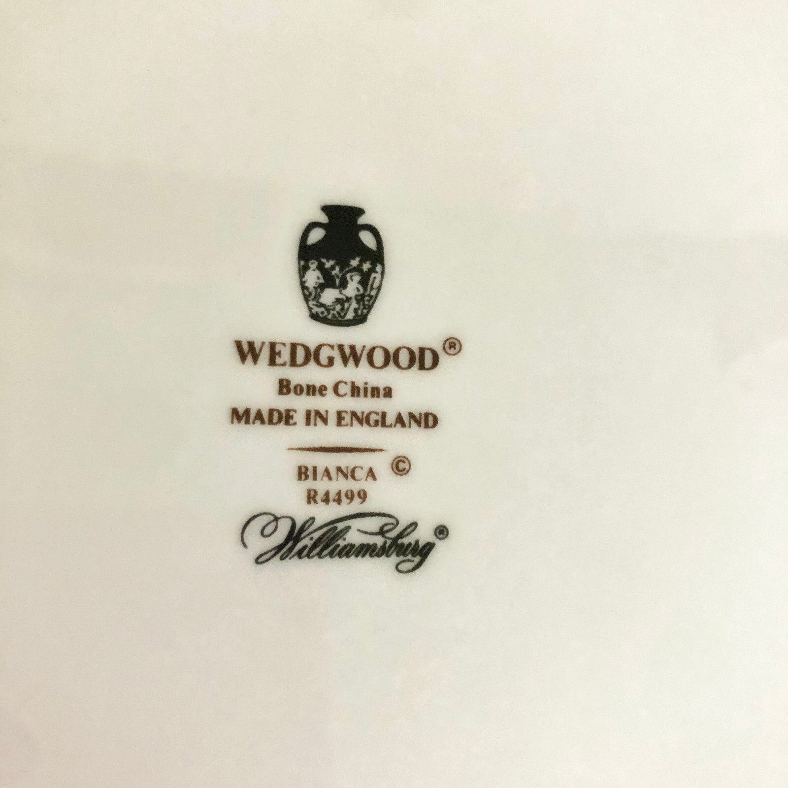 Wedgwood Bianca Williamsburg Script Mark 5 Piece Place Setting R4499