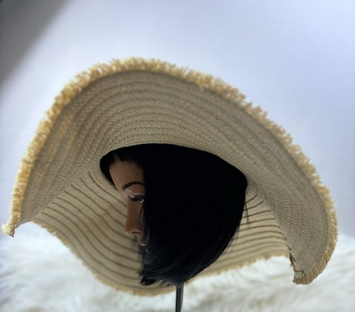 Serra Beach Hat....Beige & Green Trim.. New W/O tags - Picture 2 of 11