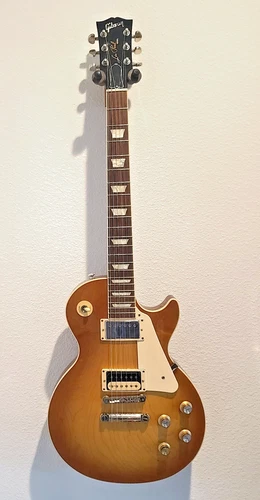 Gibson Les Paul Classic Electric Guitar -Honey Burst