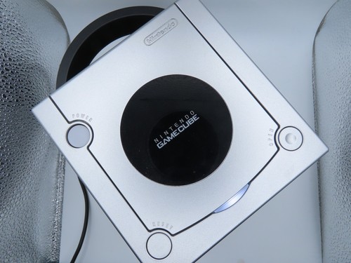 Nintendo Gamecube LED Controller Port Mod - Battery modification and LED MOD - Picture 9 of 24