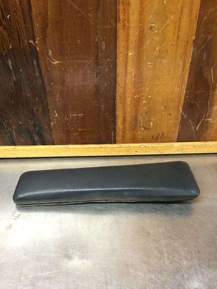 MG MGB 1972-80 • Tapa consola central original con bisagra. Para piezas. KMG1567 Foto 2 de 4