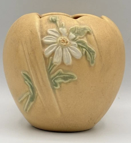 1930s Weller Pottery 5" Matte Vase White Daisy Peach/Yellow/Grn Scallop Rim B-3