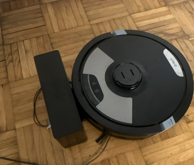 iRobot Roomba Staubsaugerroboter kabellos mit Ladestation, Schwarz/Grau