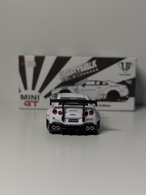 MINIGT LB★Works Nissan GT-R White 64LHD MINI GT LB Works Nissan GT-R Matte White #9 Toys“R”Us Japan
